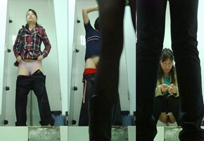 某商場公共女廁拍攝到的黑絲美腿漂亮妹子邊尿尿邊照鏡子 逼逼肥嫩絕對誘惑-f2d