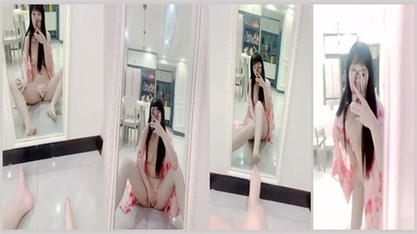 上海小萝莉恬恬，落地窗前爱抚自己的身体，一个人住是那么冷清无聊，拍视频记录~-f2d