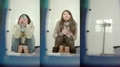 某商場公共女廁拍攝到的各式美女少婦如廁噓噓 有個黑絲皮褲妹子貌似還未開苞-f2d